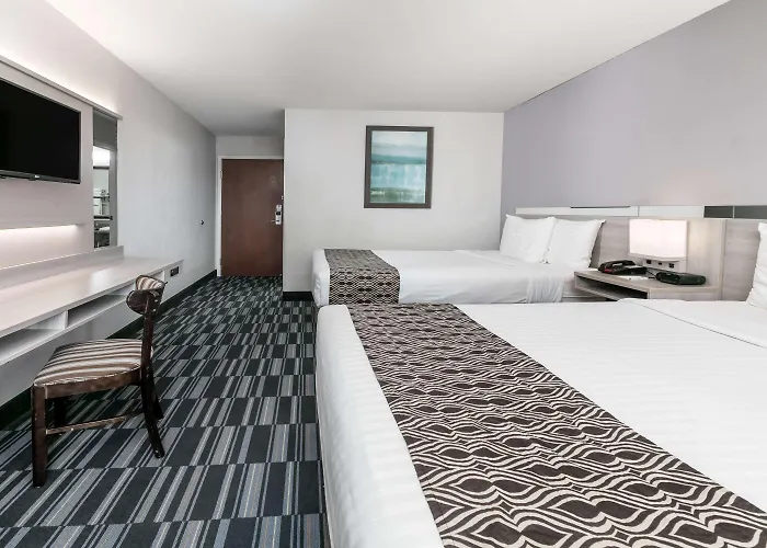 Hotel Microtel And