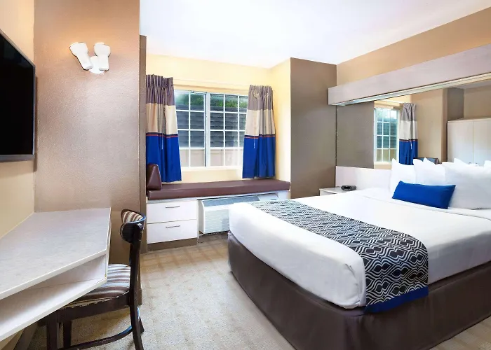 Hotel Microtel And