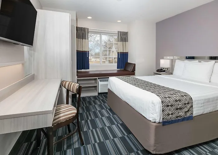 Hotel Microtel And Lafayette